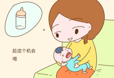 母乳不足时该如何正确进行混合喂养